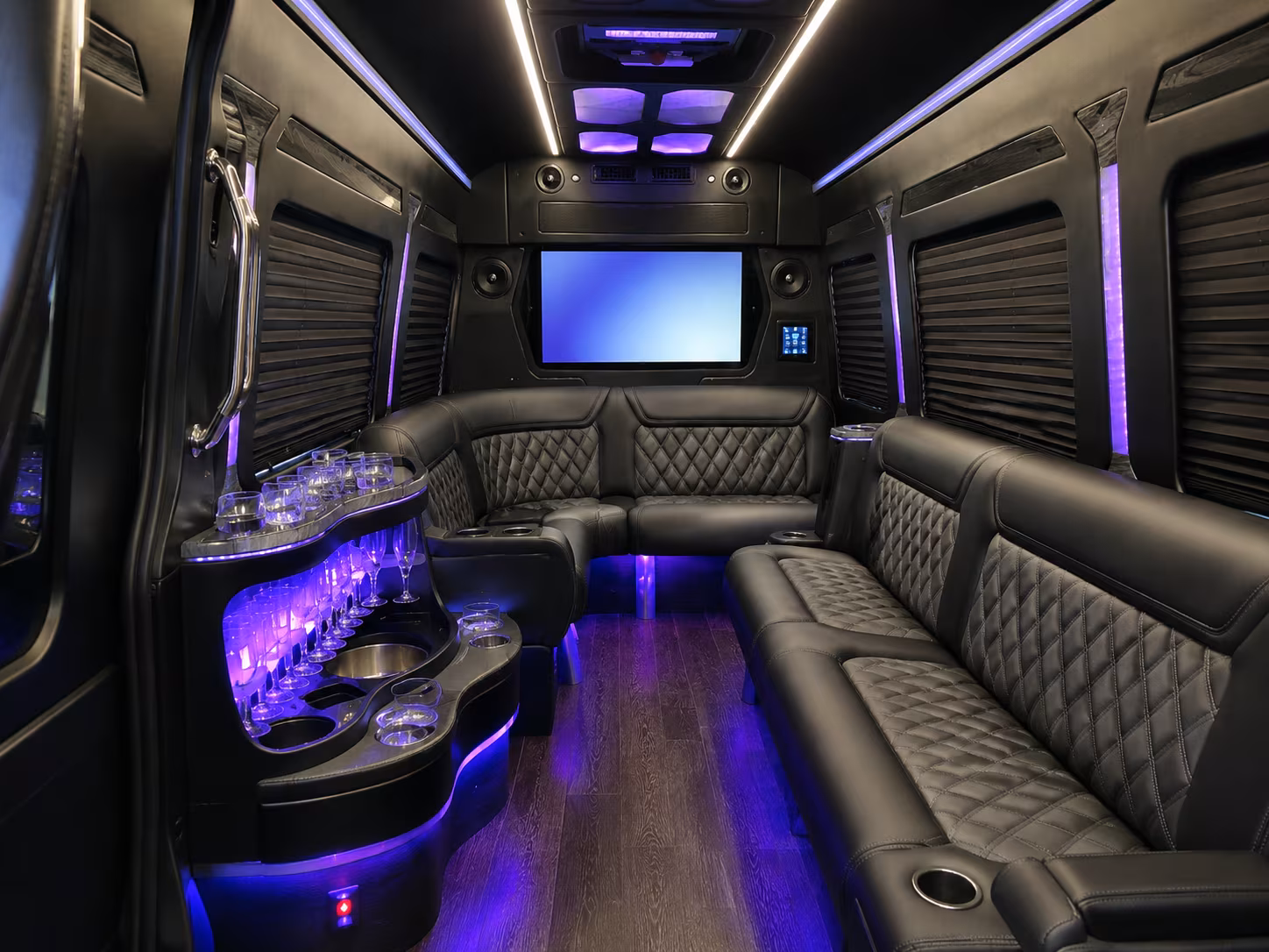 these buses make the drive to inner space cavern in georgetown simple